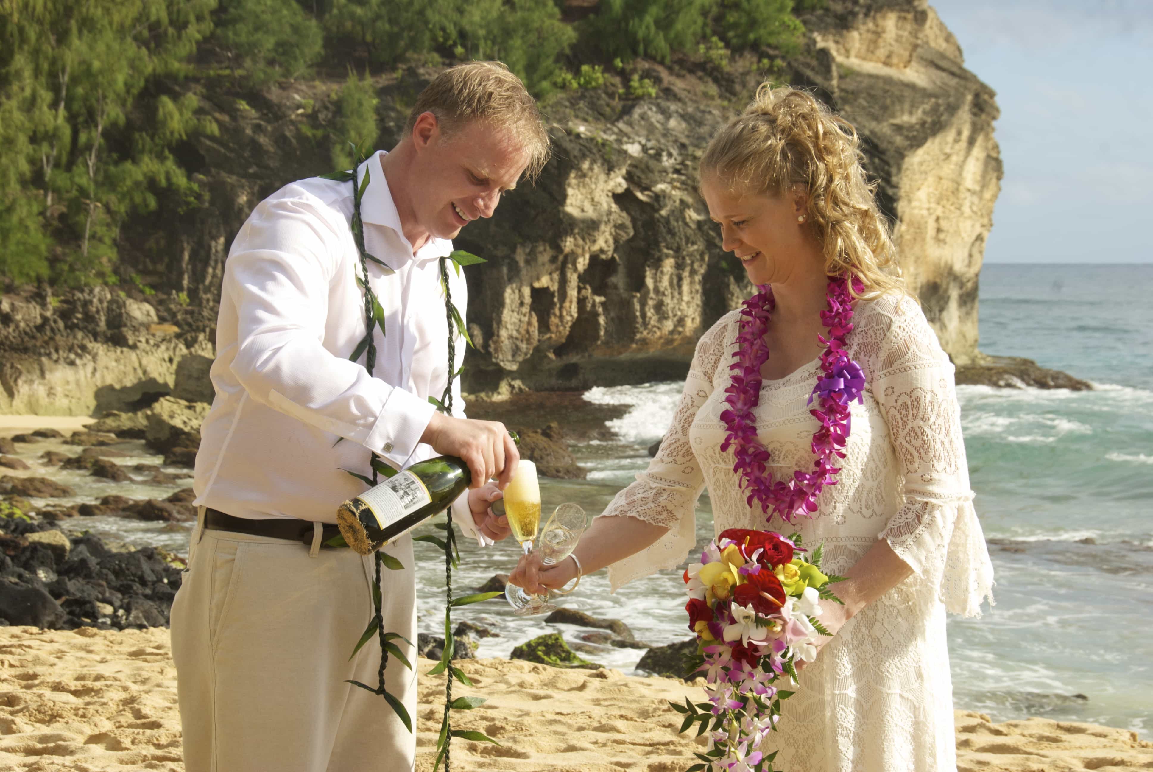 hawaiian-weddings-for-canadians